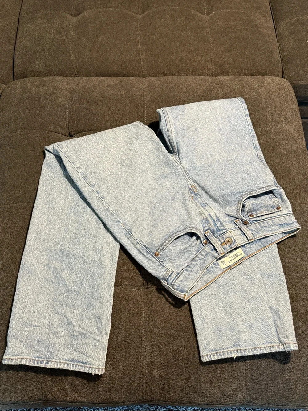 Abercrombie & Fitch High Rise 90’s Relaxed Light Wash Blue Denim Jeans